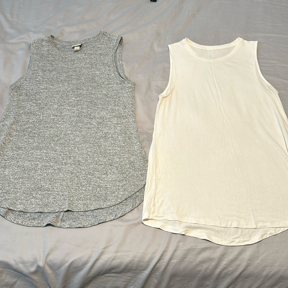 Bundle of 2 A New Day Tank Tops Size Small